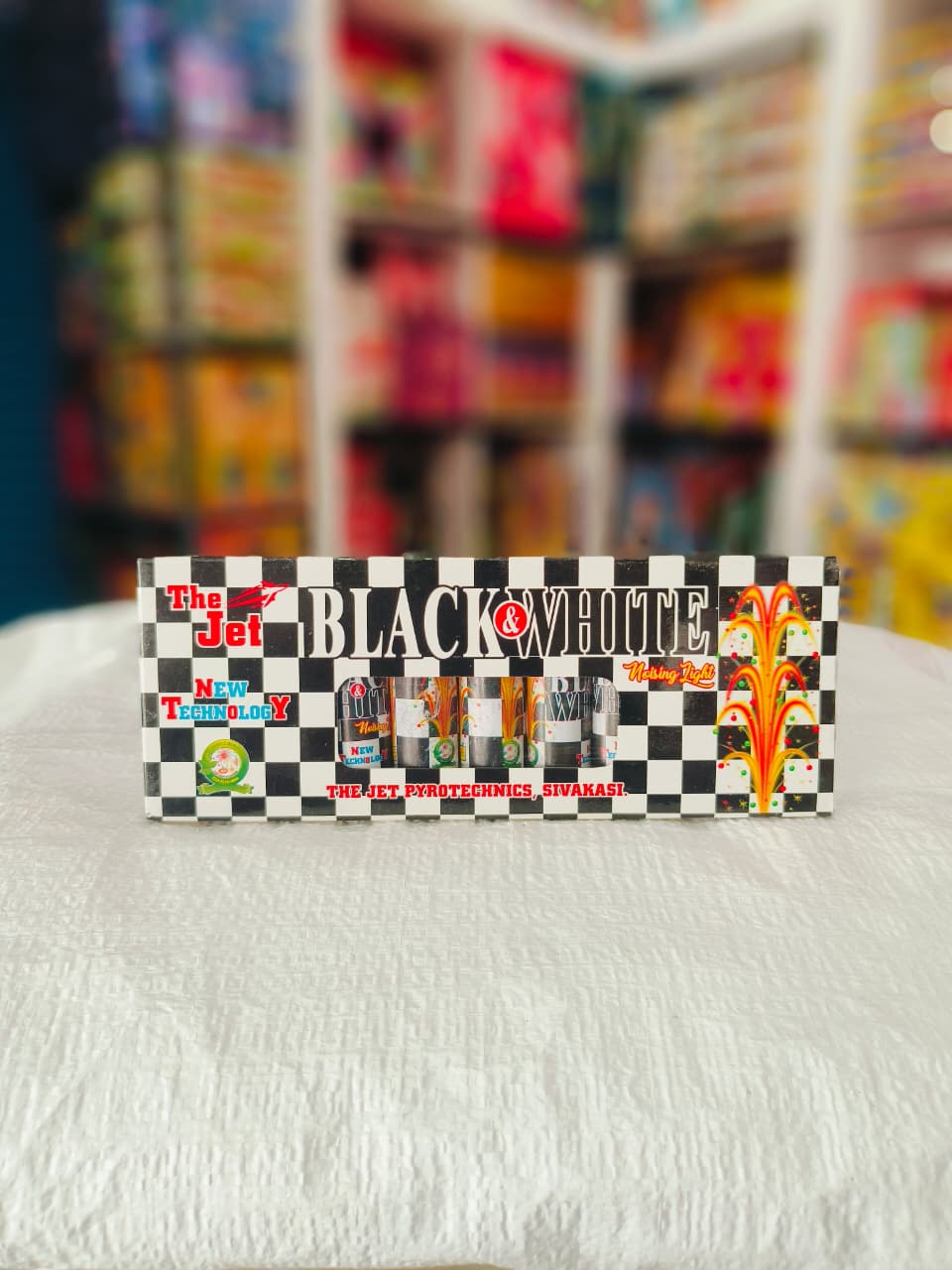 BLACK & WHITE FOUNTAIN (5 PCS)