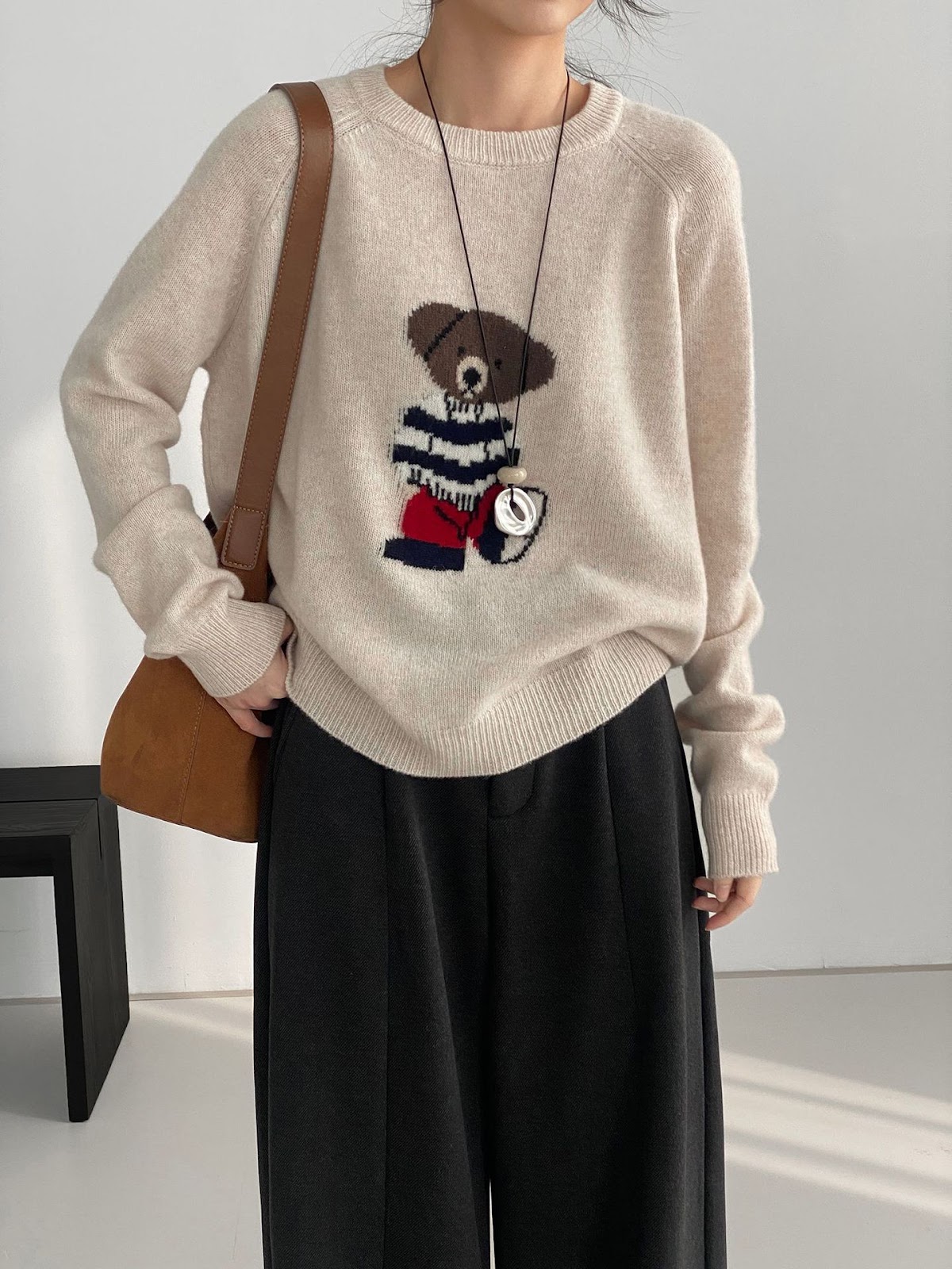 Women's knitted sweater, round neckline, bear embroidery