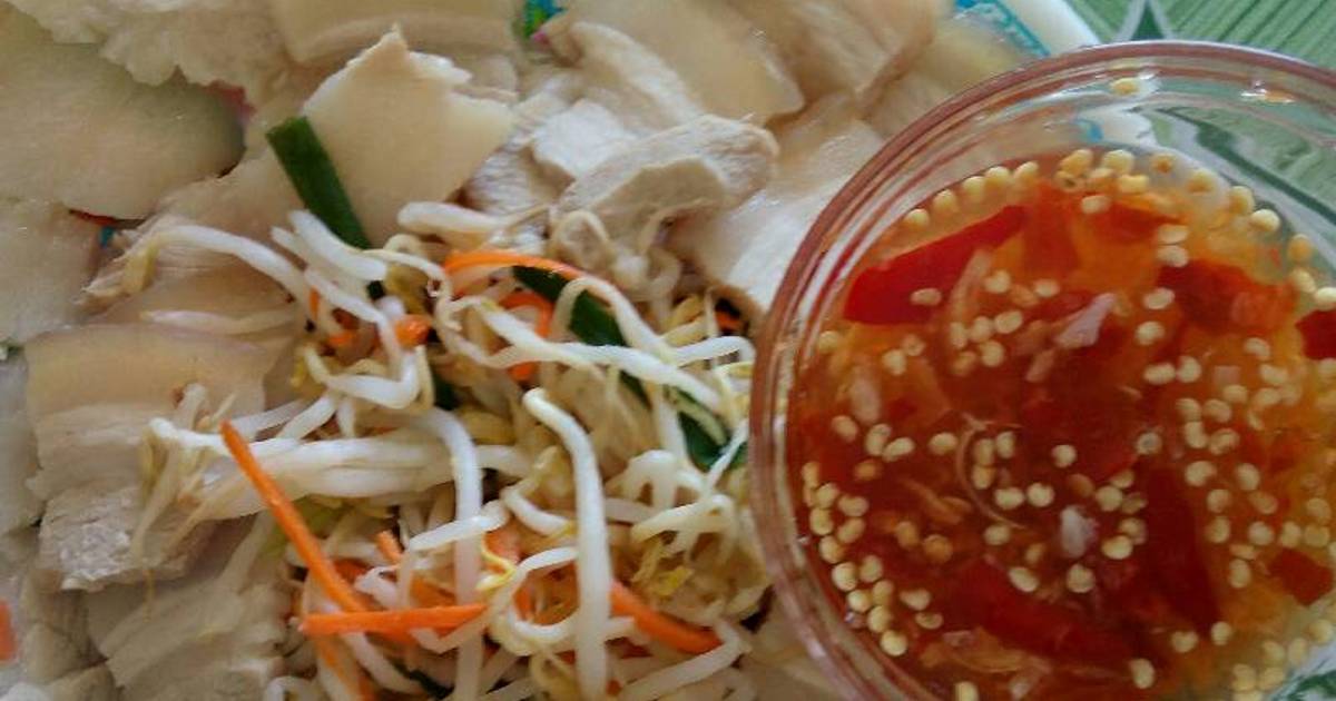 Thịt heo luộc với dưa giá