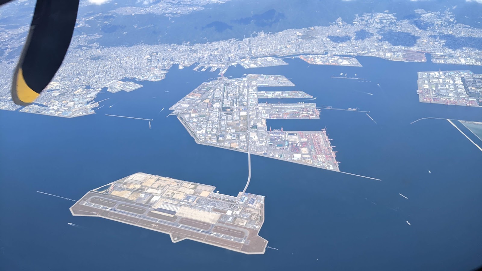 神戸空港と港湾の空撮