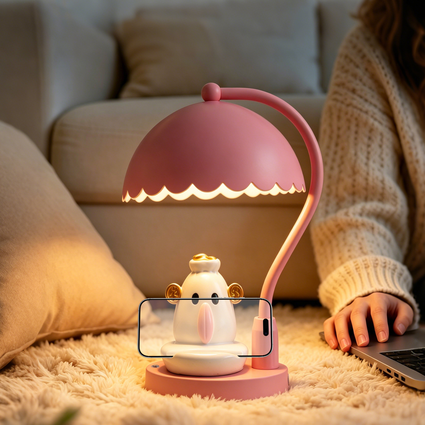 Elephant table lamp with cloud design, height adjustable