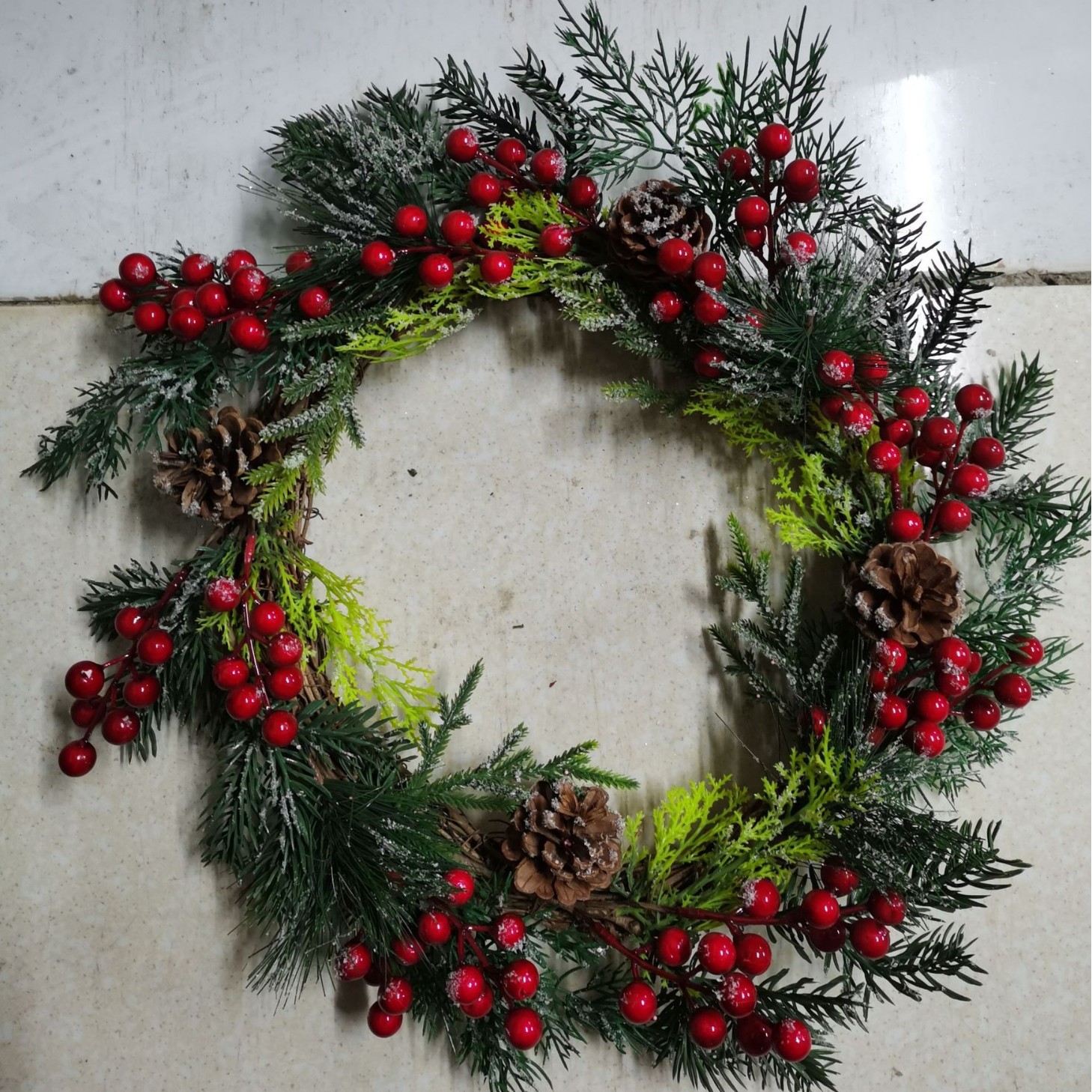 Weihnachtskranz mit Beleuchtung für festliche Dekoration