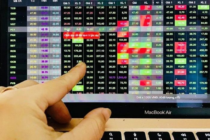 Khối ngoại bán ròng 2.500 tỷ đồng, xả mạnh cổ phiếu tỷ phú Việt - Báo Tri thức &amp; Cuộc sống