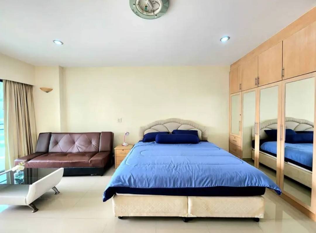 View Talay 5/F3 1 BED · 2 BATH · 96 SQ M · 2 BALCONIES 4
