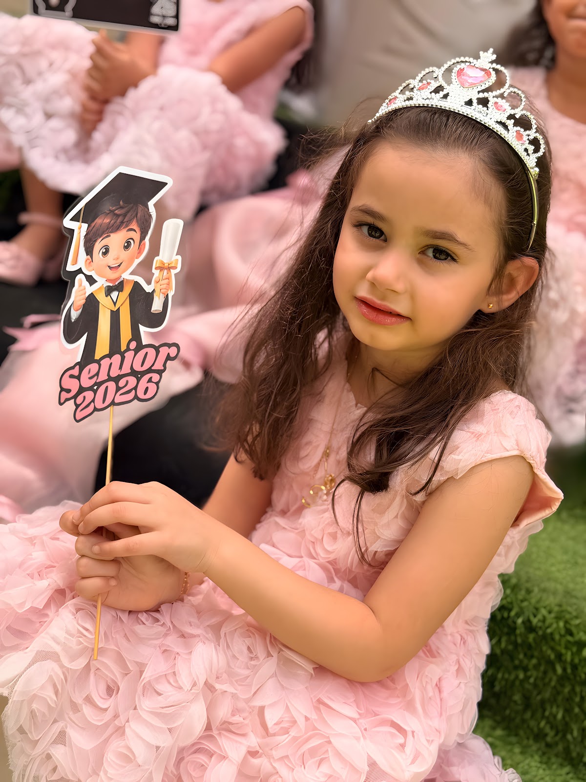 طفلة في حفل تخرج الحضانة