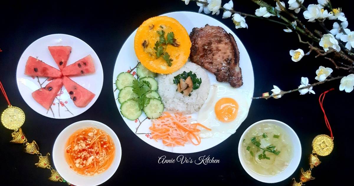 Cơm sườn chả trứng