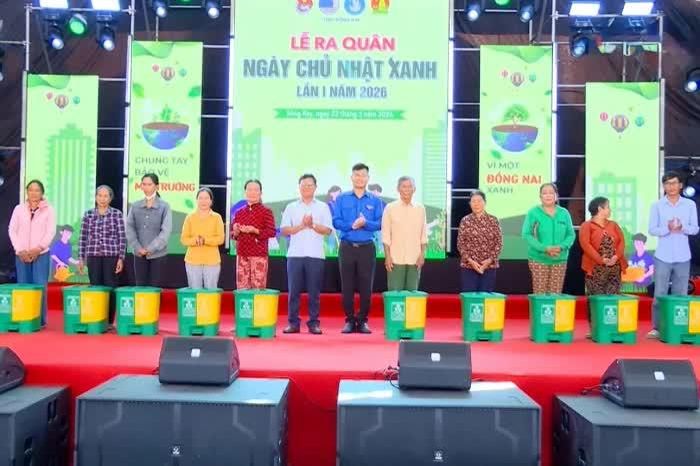 Áo xanh tình nguyện phủ 'xanh' quê hương - Báo Đồng Nai