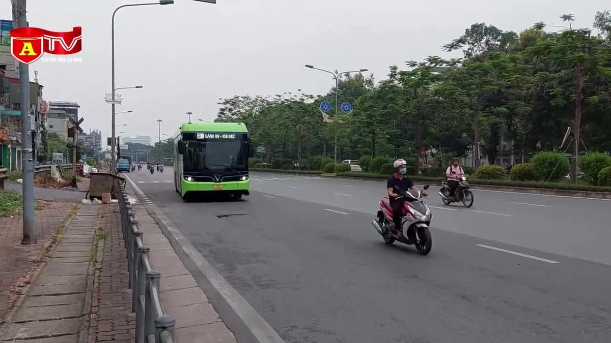 Hiện đại và tiết kiệm với thẻ vé điện tử cùng cách tính tiền mới - Chuyên trang An Ninh Thủ Đô - Báo Công an nhân dân