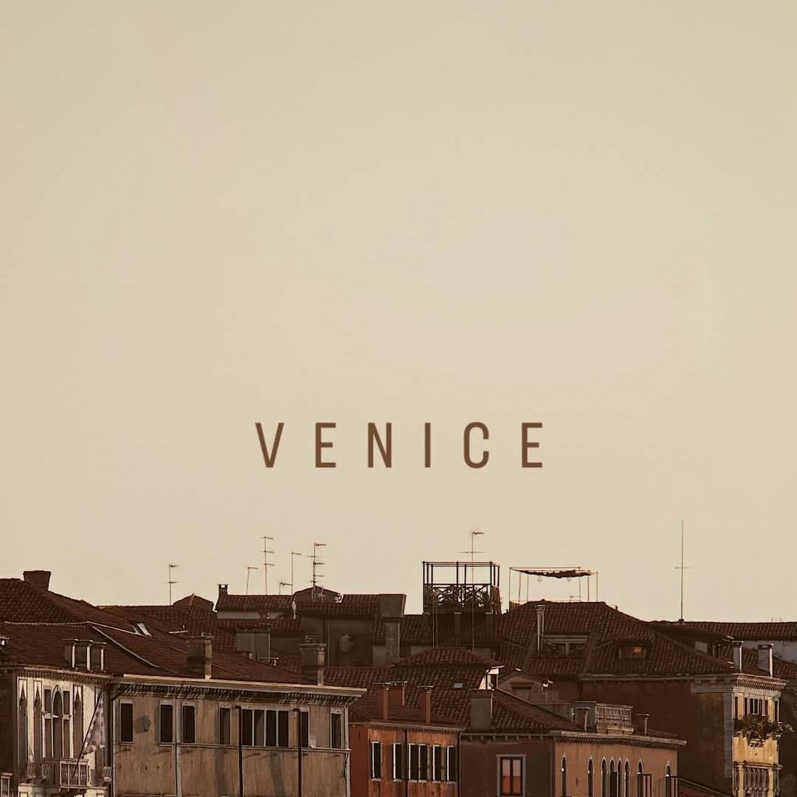 Download Venice Canal With Gondolas Full HD iPhone