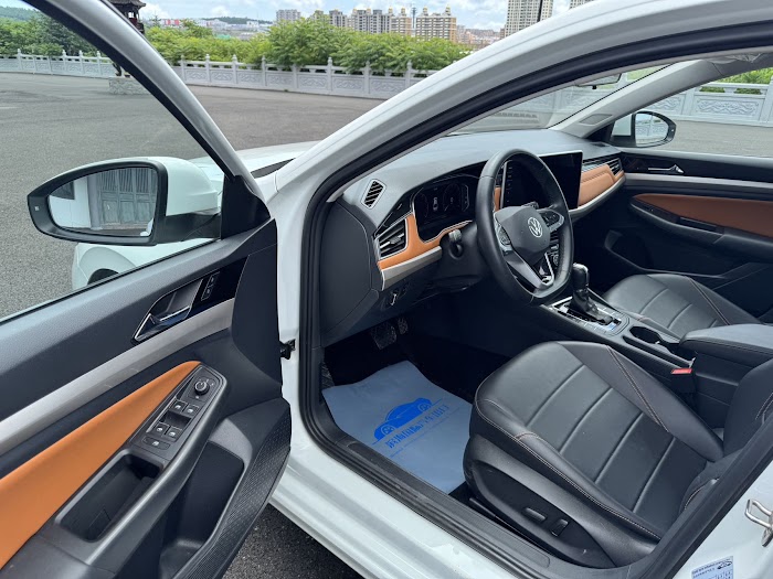 VOLKSWAGEN BORA