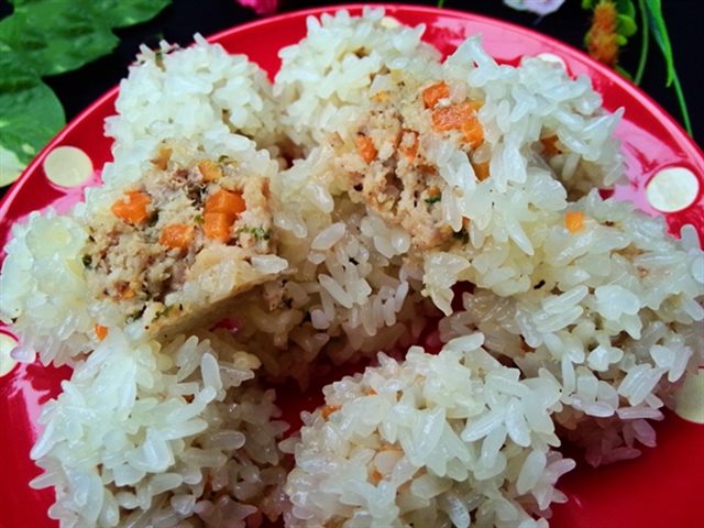 Xôi Bọc Thịt Viên Hấp