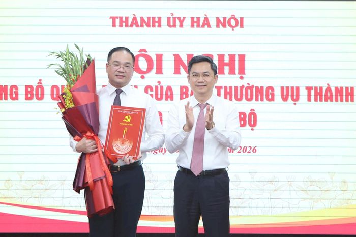 Lãnh đạo thành phố trao quyết định công tác cán bộ - Đài Phát thanh và truyền hình Hà Nội