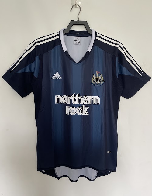 Equipación de visitante del Newcastle 2004-05.jpeg