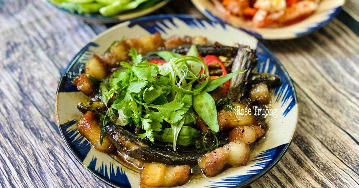 Cá Kèo Kho Ba Rọi Rau Răm