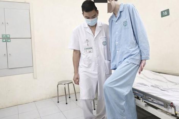 Nam sinh bị liệt vận động do thói quen ngồi khoanh chân - Báo Sức Khỏe &amp; Đời Sống