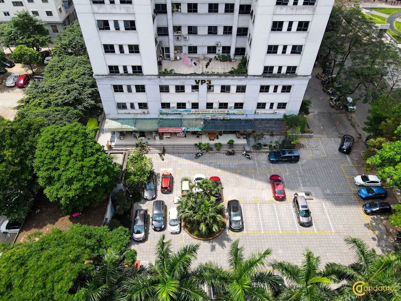 <p>Các căn hộ của chung cư VP3 Linh Đàm được thiết kế thông minh, hiện đại giúp tối ưu diện tích và công năng sử dụng. Mỗi căn hộ đều có nhiều mặt thoáng với cửa sổ và logia giúp đón gió và ánh sáng tự nhiên vào từng ngóc ngách của căn phòng mang đến sự thoải mái và tiết kiệm điện năng cho gia chủ.</p>