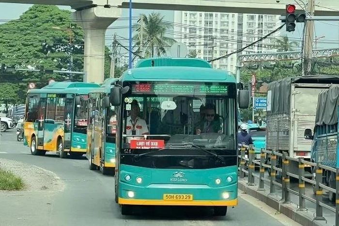 Bộ Công Thương đặt mục tiêu 50% xe buýt, taxi điện trước 2030 - Báo Tri thức &amp; Cuộc sống
