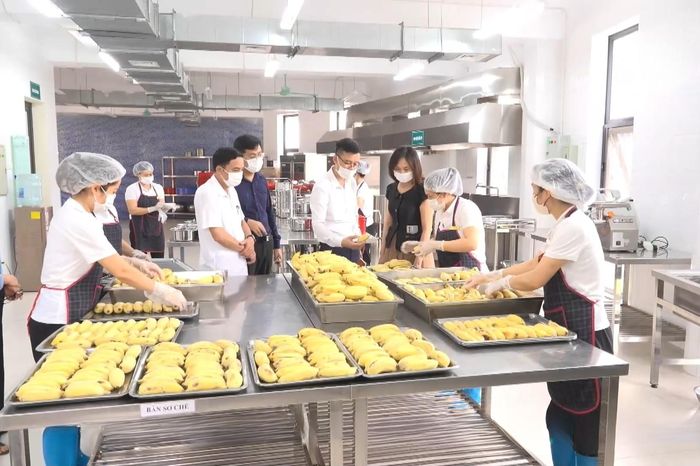 Xã Mê Linh tăng cường kiểm soát an toàn thực phẩm - Đài Phát thanh và truyền hình Hà Nội