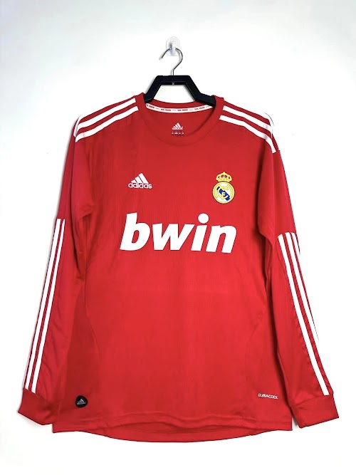 Tercera equipación del Real Madrid 2011-12 (manga larga).jpeg