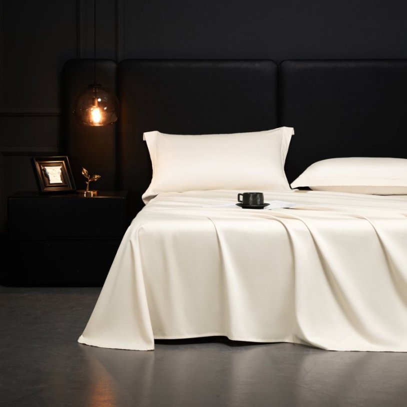 Bed sheet made from long-staple cotton, satin