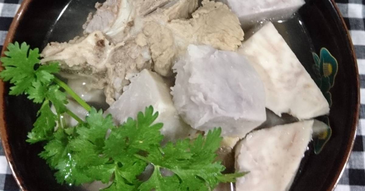 Canh khoai môn hầm xương