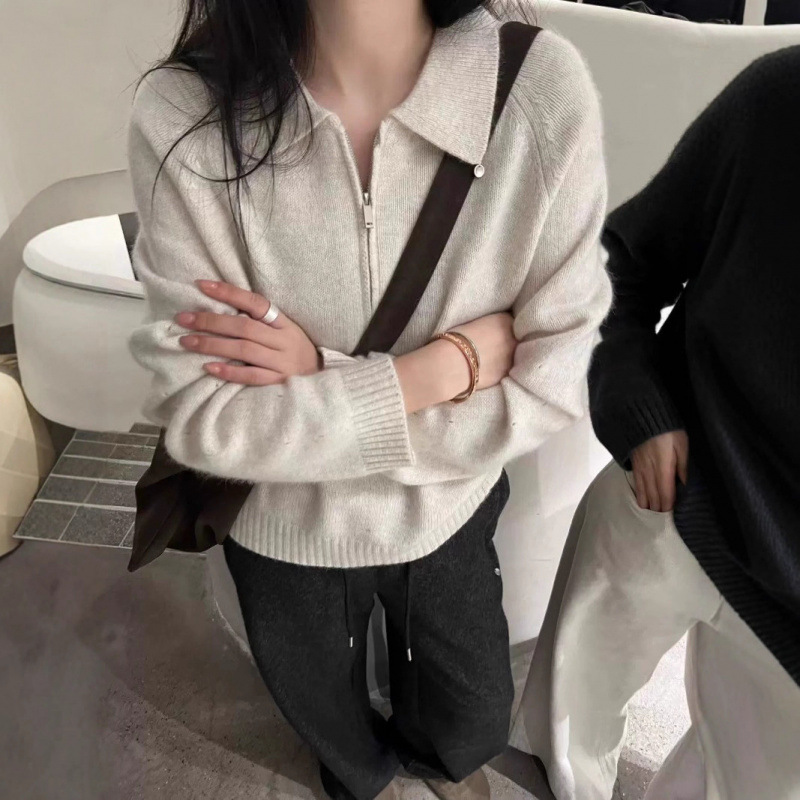 Knit sweater with polo collar and zipper