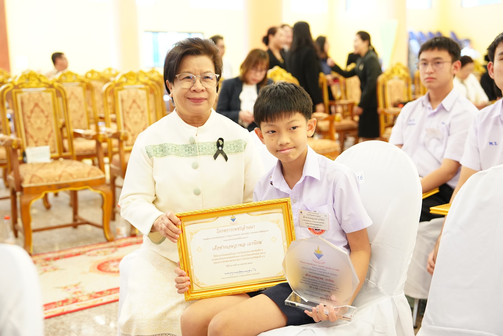 พิธีรับมอบทุนการศึกษาโครงการเพชรล้านนา 9