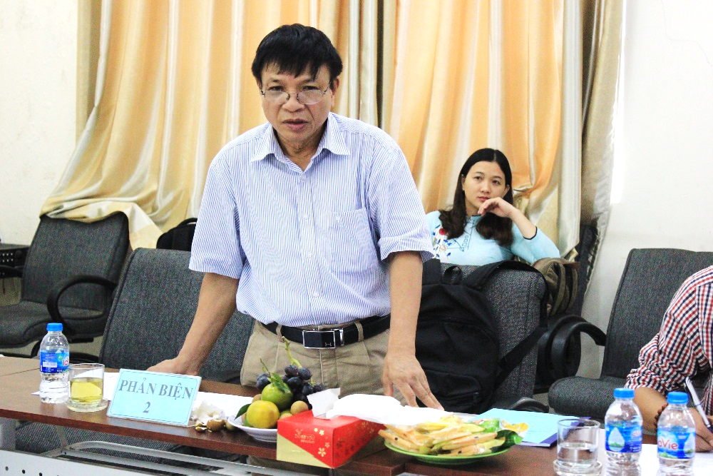 Hội đồng đặt câu hỏi cho học viên