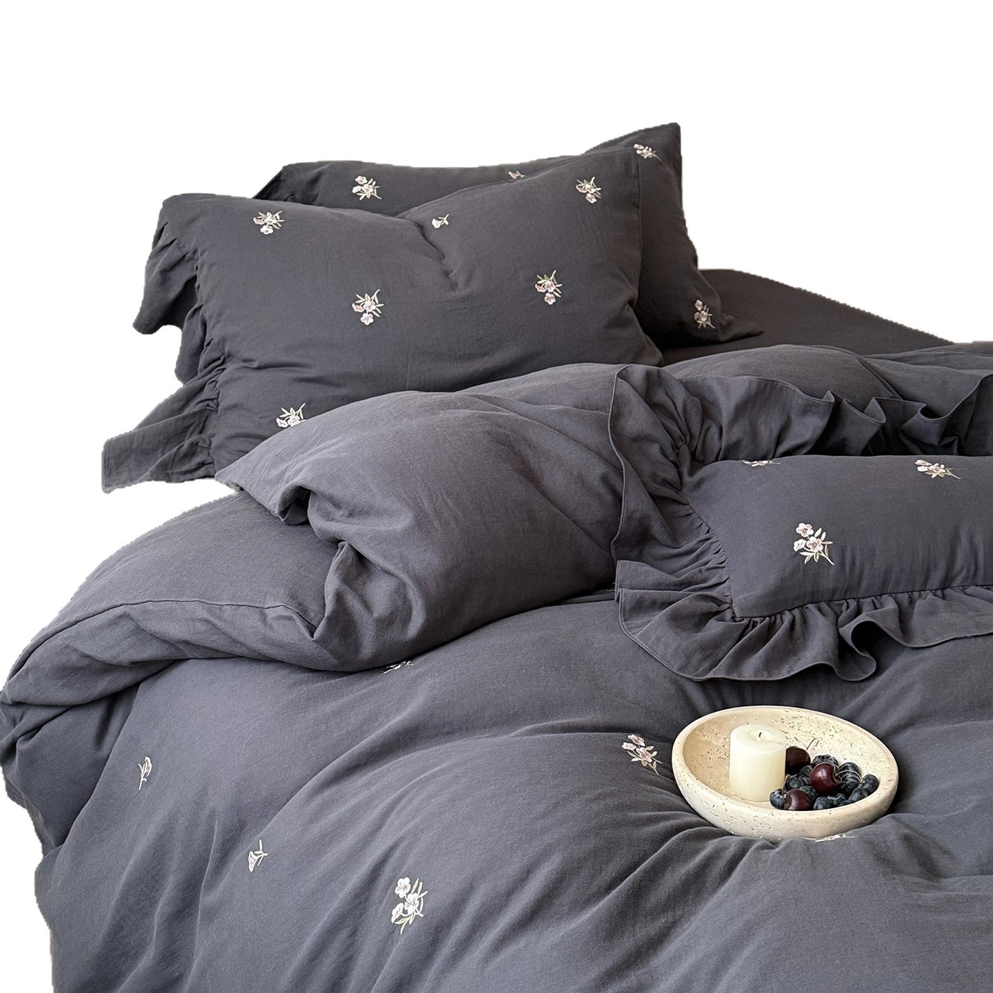 Cotton bedding set, crinkle fabric with precision embroidery