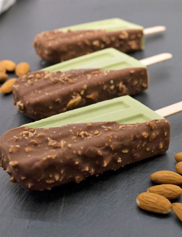 Kem Matcha Chocolate Hạnh Nhân