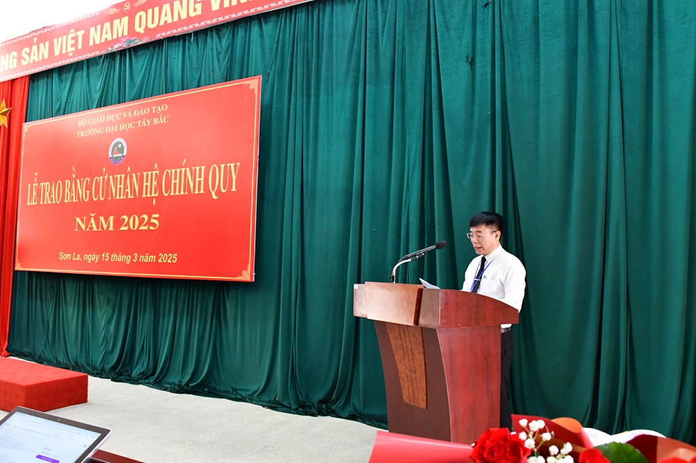 Lễ trao bằng Cử nhân hệ Chính quy đợt 1 năm 2025 tại Trường Đại học Tây Bắc