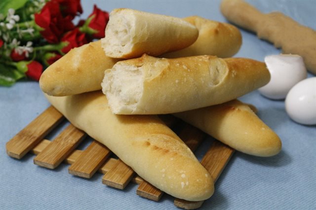 Bánh Mì Que Đặc Ruột