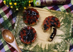Sau 2 giờ, bánh đã đông lại, vậy là đã có bánh trung thu cho tín đồ trà sữa rồi đó. Hãy vào bếp và làm theo công thức của mình để có những chiếc bánh thơm ngon dành tặng cho người thân yêu mùa trung thu này nhé. Chúc các bạn ngon miệng.