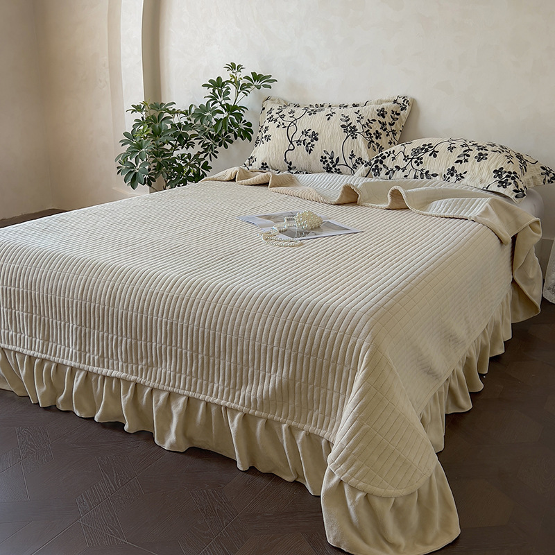 Microfiber fleece bedding set with French embroidery
