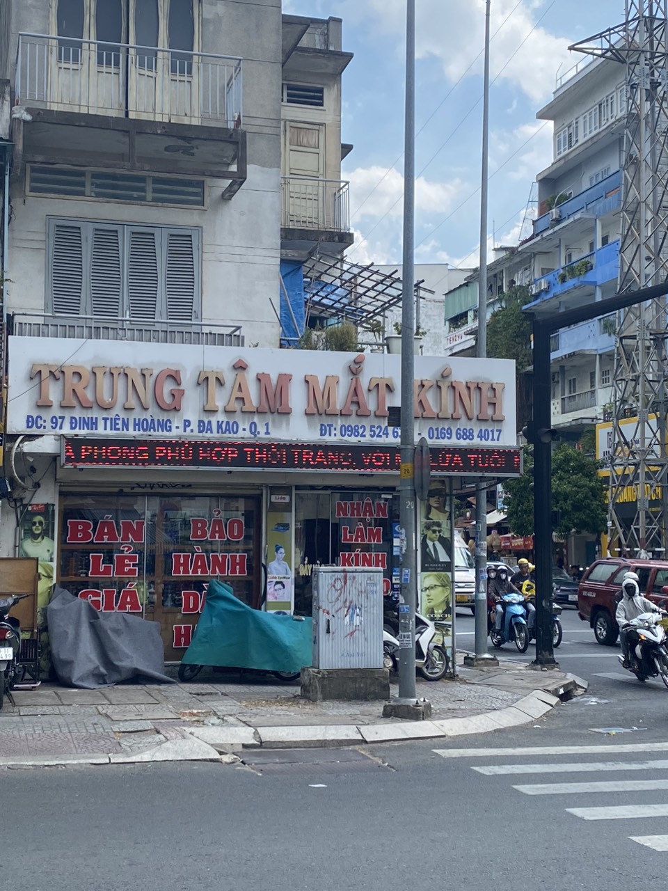 TRUNG TÂM MẮT KÍNH