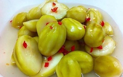 Ngâm cóc khoảng 2 - 3 ngày là có thể ăn được. Bảo quản trong tủ lạnh, dùng dần nhé!