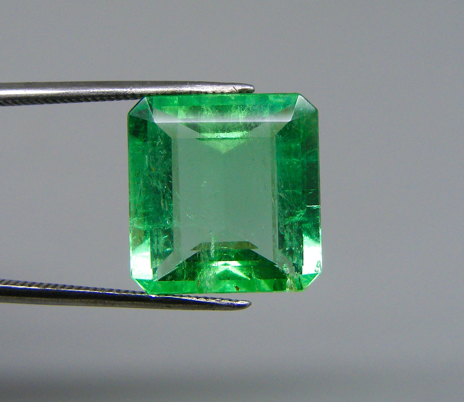  Natural Colombian Emerald 13.69Carat