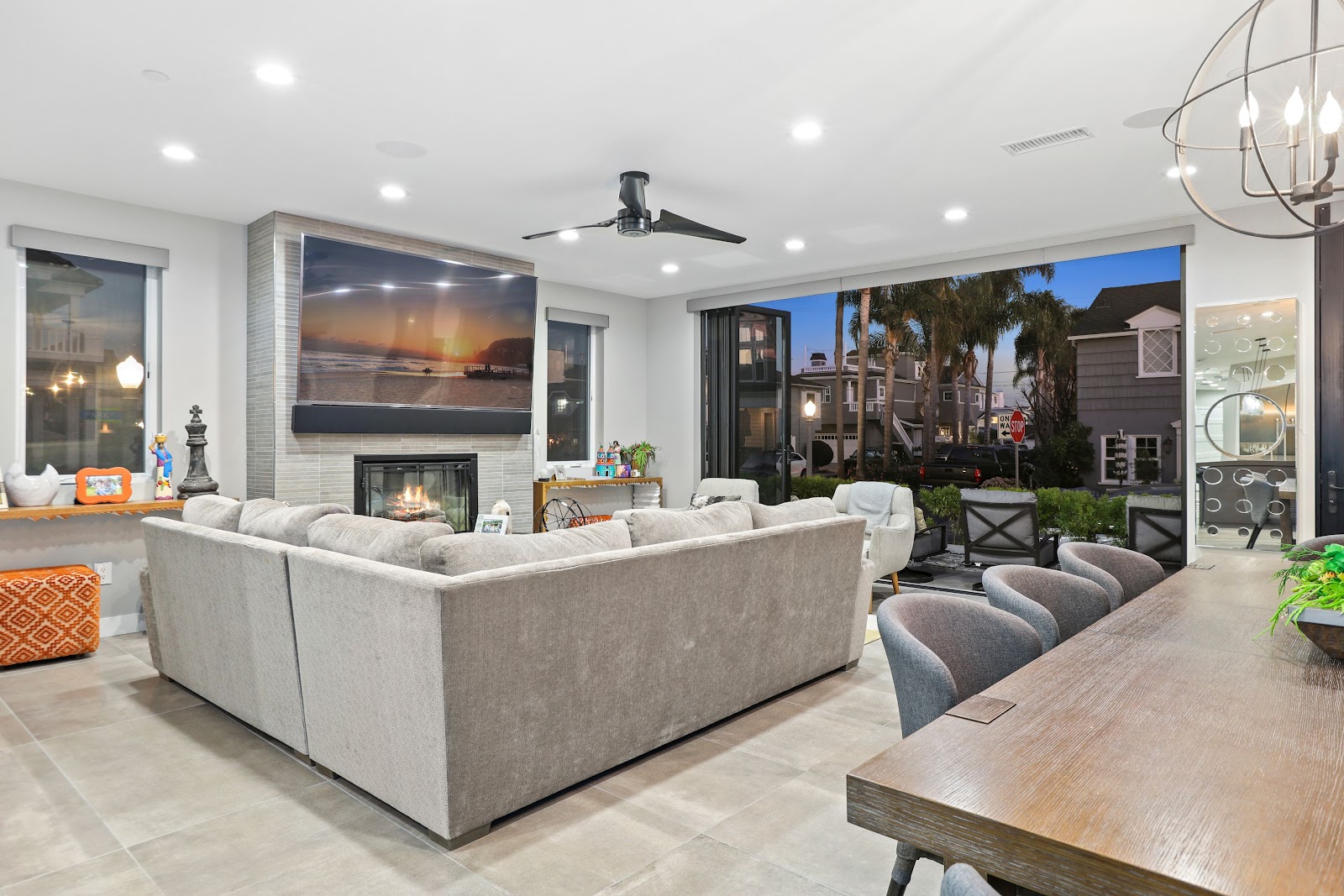 Newport Beach, California, USA — 4-Bed Villa With Hot Tub 3