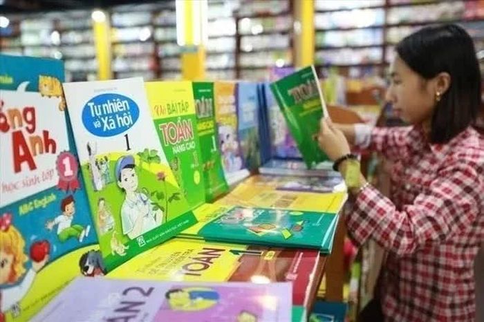 Đề xuất kinh phí hơn 4.000 tỷ đồng để cấp sách giáo khoa miễn phí từ năm 2029 - Báo Tri thức &amp; Cuộc sống