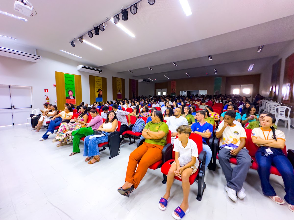 Registro de atividade educativa e cultural em Mairi