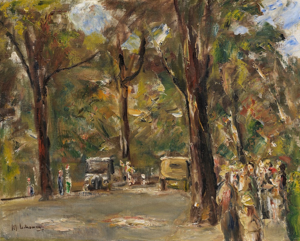 Allee mit Spaziergängern und Automobilen 1924
