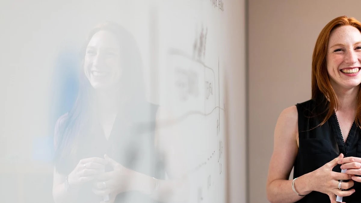 진로 설계 시 고려해야 할 직업별 연봉과 성장 가능성 기준