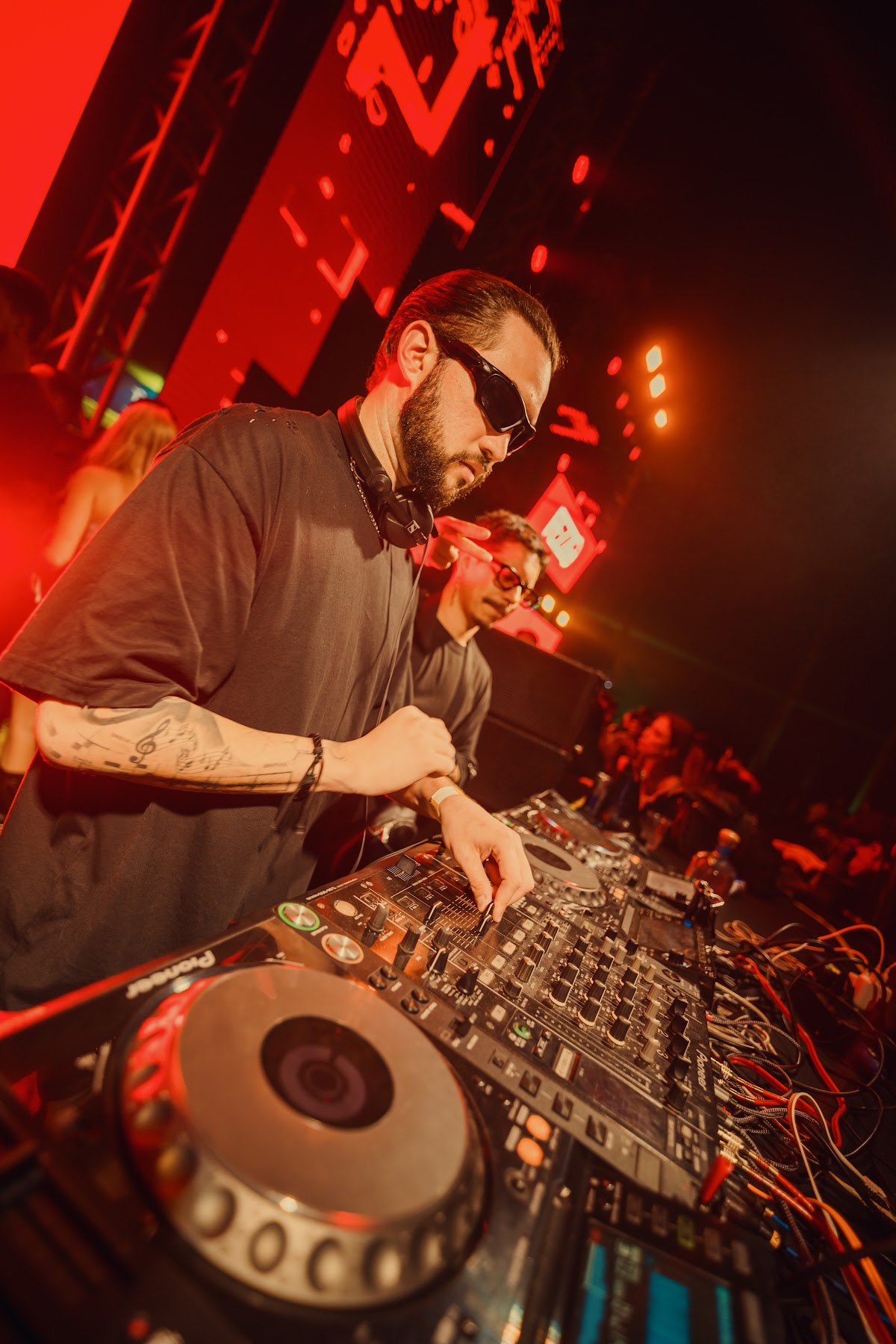 DJ — luzes coloridas