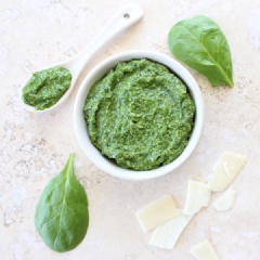 Vậy là hoàn thành rồi, bạn cho vào tủ lạnh bảo quản dùng dần nhé. Nước sốt Pesto mặc dù các bạn có thể tìm mua ở các siêu thị, tuy nhiên để đảm bảo an toàn, thì chúng ta vẫn hoàn toàn có thể tự mình làm sốt Pesto tại nhà mà vẫn đảm bảo độ thơm ngon đúng chuẩn.