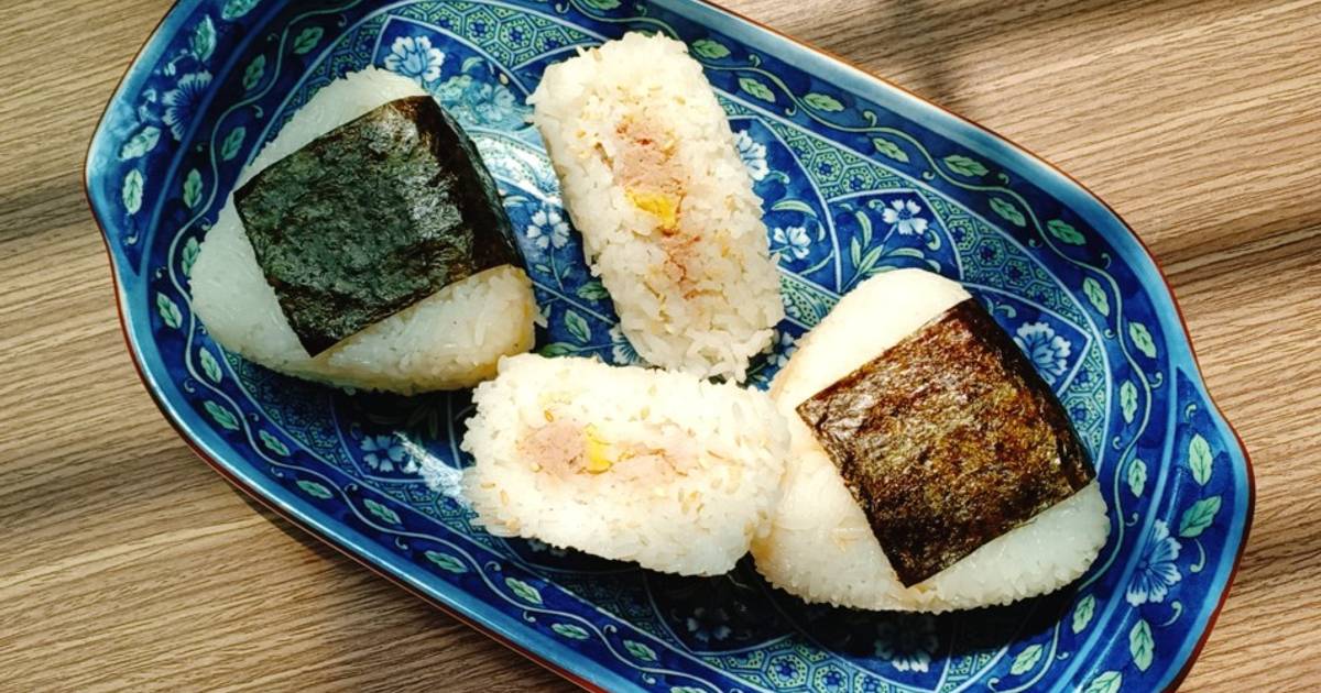 Onigiri bằng khuôn cho bé tập làm cơm nắm