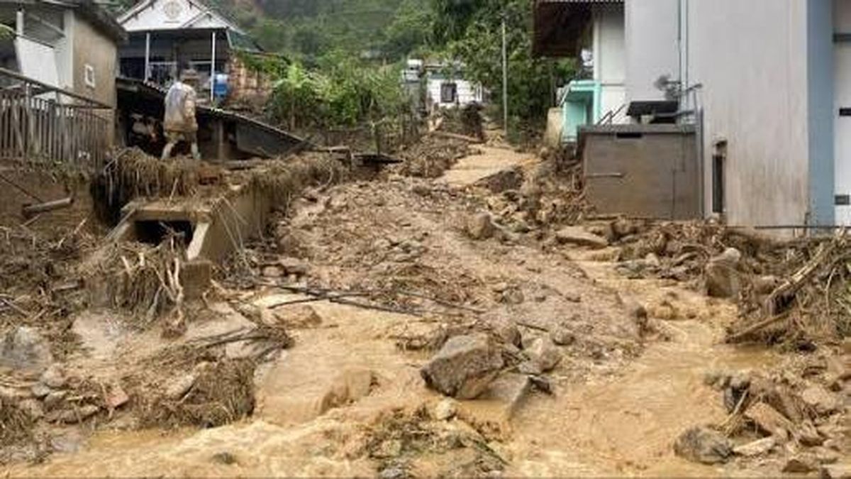 Lũ quét ở Lai Châu, cuốn trôi người và nhà cửa - Đài Phát thanh và truyền hình Hà Nội