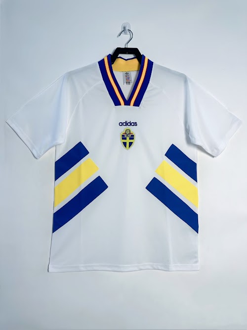 Equipación de visitante de Suecia de 1994.jpeg