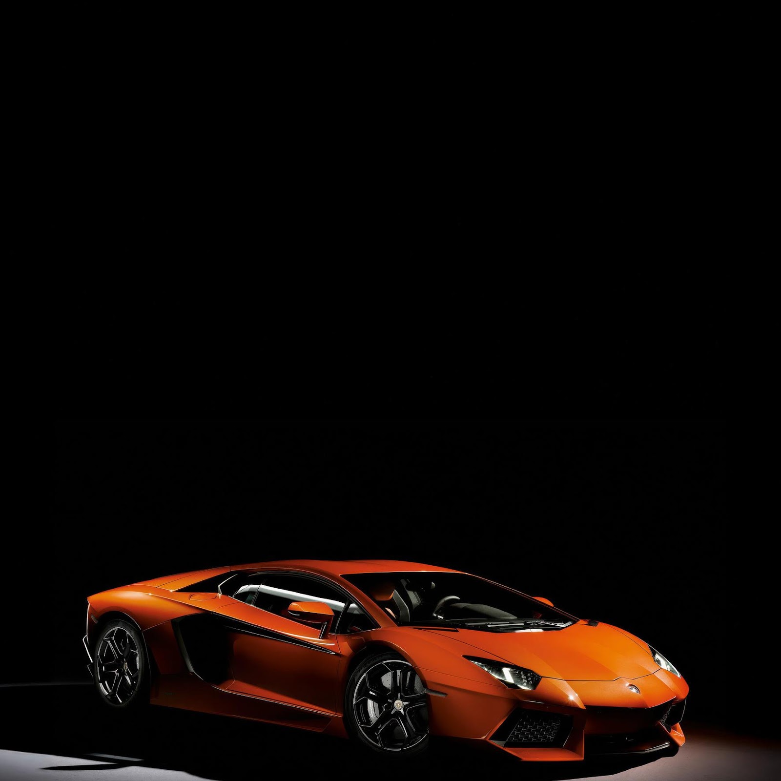 Download Orange Lamborghini Aventador Studio Shot 2K iPhone