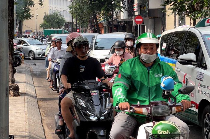 Hà Nội thí điểm hạn chế xe máy xăng theo giờ từ 1-7 - Tạp chí Kinh Tế Sài Gòn