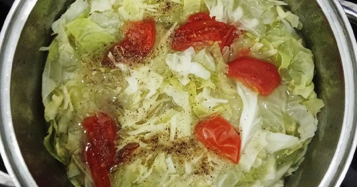 Canh bắp cải nấu tôm khô và cà chua